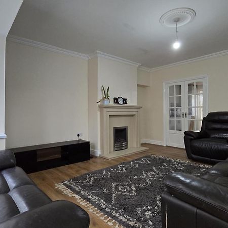 Entire Three Bedroom House In Birmingham Kültér fotó
